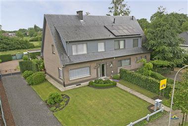 Top gelegen villa met een prachtige aangelegde tuin in het bruisende Brasschaat op een grond van 646 m²!
Nabij de Bredabaan, doch rustig en groen ge...