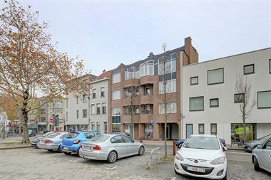 Dakappartement met 2 slpks en ruim terras in centrum Hoboken!
Ideaal gelegen nabij groene parken, winkels, scholen, openbaar vervoer,...
Via de li...