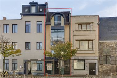 Moderne praktijkwoning / tweewoonst / opbrengsteigendom gelegen op de onlangs heraangelegde Paardenmarkt, vlakbij de Italiëlei die volop wordt heraan...