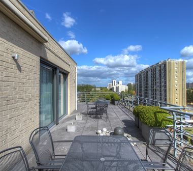 Prachtige duplex penthouse van ca 200 m² met een riant dakterras van ca 120 m², gelegen op de hoek van een straat met een prachtig panoramisch zicht...