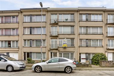 Deurne - te koop - Totaal grondig in 2014/2015 gerenoveerd appartement op eerste verdieping +/-93m² met 2 slaapkamers, aparte berg-/bureaukamer also...