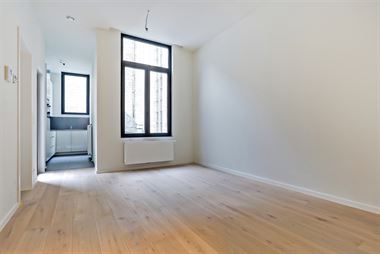 Perfect gerenoveerd 1-slaapkamer appartement met groot zuiderterras van ca 20m² op TOPLOCATIE, gelegen in een parallelstraat van de Meir, vlakbij het...