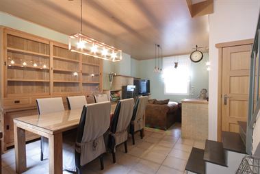 Te koop - Merksem - centraal gelegen & gemoderniseerde woning met 3 slaapkamers, alle faciliteiten zoals scholen/openbaar vervoer/park/winkels/zwembad...
