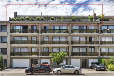 Uitzonderlijk grote penthouse / dakappartement (lift tot op verdieping!) van +/- 198m² leefoppervlakte en bijkomend meer dan 150m² terras verdeeld o...