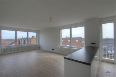 Volledig gerenoveerd appartement op een 5de verdieping met een prachtig panoramisch zicht in het centrum van Boom. Dit appartement telt 2 slaapkamers,...