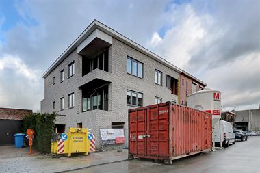 TE KOOP - HOBOKEN - Appartement met 1 slaapkamer en terras.
Ideaal gelegen nabij Hobokense Polders - Portugezenhoek, openbaar vervoer, winkels en inv...