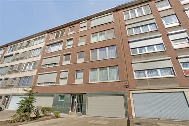 Te koop - appartement - Merksem : Centraal en rustig gelegen appartement op derde verdieping (lift aanwezig) met twee slaapkamers, aparte bergkamer (d...