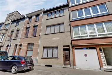 Woning te koop - Merksem - Wuytslei 19 - ingedeeld als tweewoonst, waarbij het gelijkvloers werd gemoderniseerd tot een gelijkvloersappartement met 1 ...