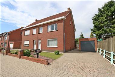 Op te frissen woning centraal en rustig gelegen te Sint-Lenaarts. De woning beschikt over een inkomhal, leefruimte met aansluitende eetkamer, keuken, ...