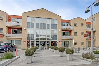 Assistentie flat met 2 slaapkamers in centrum Beveren:
Dit instapklare en zonnige appartement maakt deel uit van Service Residentie Molenberg.
Vanop...