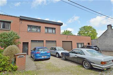 Instapklaar appartement op de eerste verdieping gelegen te Wuustwezel. Het appartement beschikt over een individuele inkomhal, leefruimte, ingerichte...