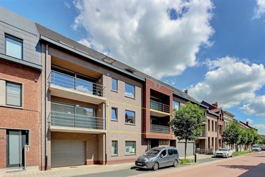 Te koop - Hemiksem - zeer recent appartement 2 slaapkamers, lift en ruim terras annex de woonkamer.
Nabijheid van station, openbaar vervoer, in-en ui...