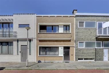 Volledig te renoveren woning met 3 slpks en tuin op toplocatie in Wilrijk.
Ideaal gelegen nabij centrum Wilrijk met winkels, scholen en openbaar verv...