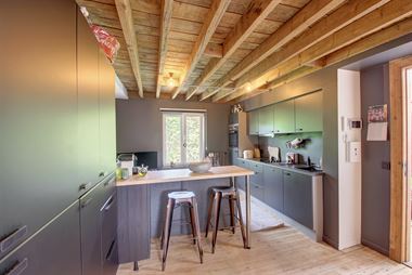 TE KOOP - WILRIJK grens Antwerpen 2020 - instapklaar - renovatieproject 2017.
Prachtig één slaapkamer appartement met authentieke elementen gelegen...