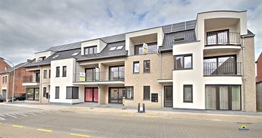 NIEUWBOUW APPARTEMENT MET 2 SLAAPKAMERS EN 2 TERRASSEN
Rustig gelegen nieuwbouw-appartement vlakbij het water, de dijken, natuurgebied en het Sas V...