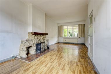 TE KOOP - Antwerpen 2020 - EGW met 3 slaapkamers, voor- en achtertuin in een rustige enkelrichtingstraat.
Indeling :
Leuke voortuin.
Inkomhal m...