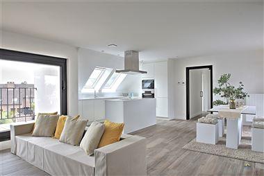LUXE NIEUWBOUW APPARTEMENT MET 3 SLAAPKAMERS EN 2 TERRASSEN
Rustig gelegen nieuwbouw-appartement vlakbij het water, de dijken en het natuurgebied r...