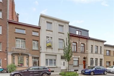 Te koop - Deurne-Zuid - Uiterst ruim eigendom met deels authentiek karakter vlak nabij Boekenbergpark, dus ook per direct aan openbaar vervoer (tram e...