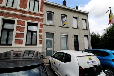 Gezellige rijwoning met twee slaapkamers en terras.
De woning is gelegen in het centrum van Rupelmonde. Winkels, openbaar vervoer en scholen zijn vlo...