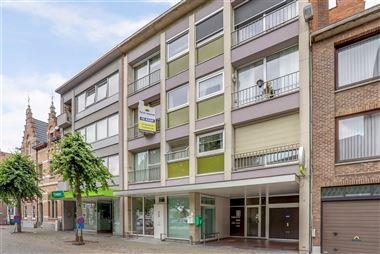 Goed verhuurbaar centraal gelegen appartement met garage:
Aan het kerkplein van Kruibeke; winkels, scholen en openbaar vervoer zijn vlakbij.
Dit app...