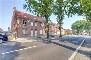 Instapklare gezinswoning, gelegen op een perceel van ca. 415m², te Essen-Wildert.
Deze woning is ingericht met een gezellige leefruimte, een ingeri...