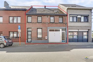 Te renoveren woning die bestaat uit 2 samengevoegde huizen, op een prachtige locatie aan het water met verschillende uitbreidingsmogelijkheden.
De...