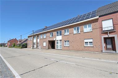 Mooi gelijkvloers appartement gelegen te Wuustwezel-Loenhout. Het appartement beschikt over een inkomhal, gastentoilet met handenwasser, ruime leefrui...