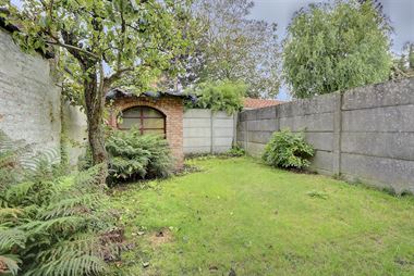 TE KOOP - WILRIJK - Ruime woning met tuin, eventueel mogelijk als kangoeroewoning.
Gelegen nabij invalswegen, openbaar vervoer, winkels en scholen.
...