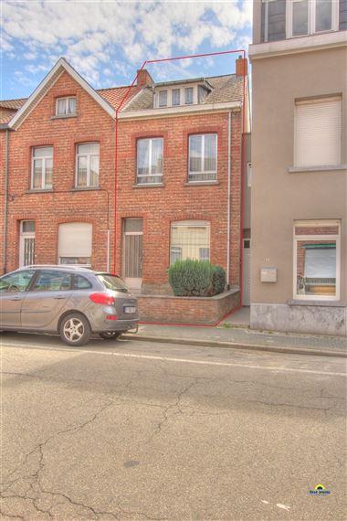 Gezellige te renoveren gesloten bebouwing op 5 minuten van centrum Mechelen en oprit E19.
Deze charmante woning met gezellige zuid gerichte tuin is...