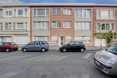 Recent gerenoveerd appartement met 3 kamers op de tweede en bovenste verdieping van een klein gebouw.
Nabijheid van winkels, scholen en openbaar ver...