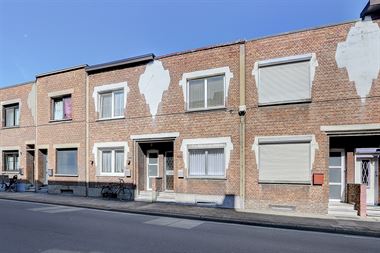 Goed onderhouden woning met 2 slpks en tuin.
Gelegen nabij winkels, scholen, openbaar vervoer en centrum Hoboken.
Omschrijving:
Vooraan lichte ...