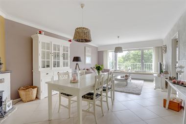 Te koop - appartement - Merksem - Ruim en recent vakkundig gerenoveerd appartement (+/- 105m²) op tweede verdieping met lift, 2 slaapkamers, aparte r...