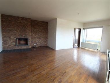 Leuk 2-slaapkamer appartement in klein gebouw met lift te Borsbeek!
Indeling:
inkomhal met apart toilet, leefruimte met veel lichtinval, ingeri...