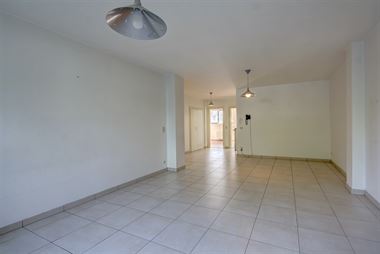 Gelijkvloers appartement met 2 slpks.
Gelegen nabij winkels, scholen en openbaar vervoer.
Omschrijving:
Het appartement is gelegen op de gelijk...