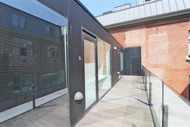 Moderne instapklare studentenstudio in het midden van de universiteitswijk, vlakbij de UIA campus.
Via de poort komen we op het binnengebied met g...