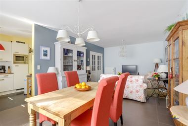 Verzorgd appartement met groot terras:
²Dit mooie appartement is gelegen aan een dorpspleintje. Ruime parking voor de deur.
Alle comfort en energ...