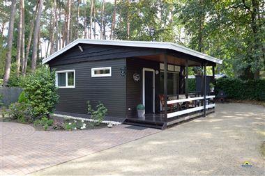 Gezellige verzorgde chalet van ca. 40m², op een mooi onderhouden perceel van 1.040m², gelegen in de woonzone met bosrijk karakter te Essen-Wildert. ...