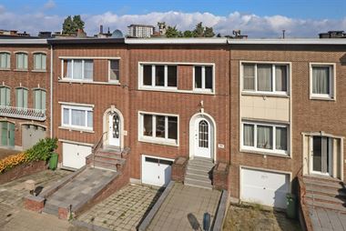 Zeer toffe en charmante bel-etage woning met 3 slaapkamers en een gezellige tuin van ca 60 m² en garage! Gelegen in een gezellige straat in Borgerhou...