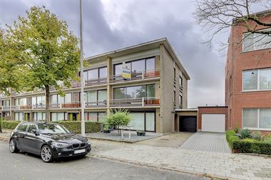 TE KOOP - WILRIJK - gerenoveerd HOB 3 slaapkamer appartement met garagebox en kelder nabij het park met speeltuin van Wilrijk Neerland!
Klein gebouw...