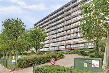 Te koop - Appartement - Merksem - Op 'de' toplocatie te Merksem op een zesde verdieping met mooi open zicht op het Runcvoortpark, een verzorgd en goed...