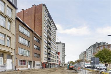 Gunstig gelegen 2 tot 3- slaapkamer appartement met terrasje en mooi open uitzicht over de stad, gelegen op de 7de verdieping met lift; zeer centraal ...