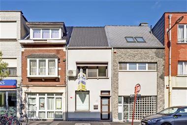 Recente zeer mooi gerenoveerde woning met kwaliteitsvolle afwerking te Willebroek!
Deze zeer gezellige woning is gelegen nabij het centrum van Will...