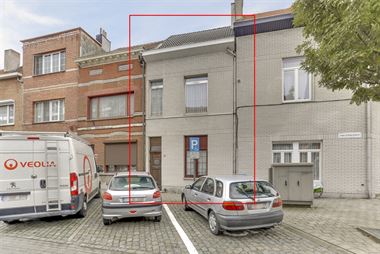 Te koop - Merksem - woning in zéér goede staat met drie ruime slaapkamers (geen tuin of terras) op uiterst centrale ligging te Merksem nabij winkels...