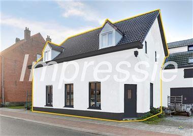 Ruime woning met zuidgerichte tuin centraal gelegen te Overbroek-Brecht. De woning beschikt over een inkomhal, ruime leefruimte, ingerichte keuken, ha...