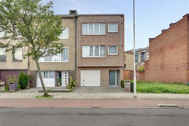 Te koop - Merksem - gebouw (°1994/1995) thans huidig in gebruik als ééngezinswoning/tweewoonst (originele indeling twee appartementen) met grote ga...