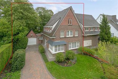 Zéér karaktervolle half-open bebouwing op +/- 720m² grondoppervlakte in rustige residentiële woonwijk te Ekeren-Donk - zéér lichte ruime woonkam...