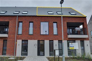 Mooi nieuwbouwappartement met 1 slaapkamer en zeer ruim terras.
Het appartement beschikt over een open leefruimte. De keuken is volledig geïnstalle...