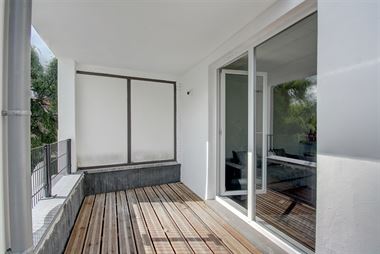 Trendy gerenoveerd 2-slaapkamer appartement gelegen in een klein gebouw te Wilrijk nabij winkels, openbaar vervoer en toegangswegen.
Zeer gunstig EPC...