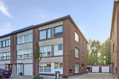 Merksem - appartement met twee slaapkamers op eerste verdieping, kelderberging en garage - gelegen in rustige omgeving nabij Lambrechtshoekenlaan & Gr...