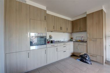 Te Huur - Hoboken - Appartement met 2 slaapkamers en terras aansluitend aan woonkamer gelegen op een tweede verdieping met lift.
Gelegen nabij winkel...